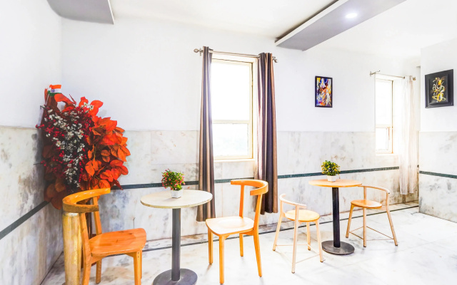 Collection O Sector 110 Noida