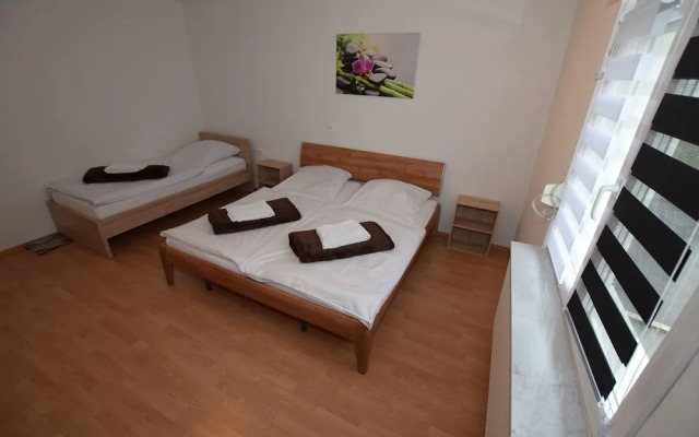 AB Apartment 25