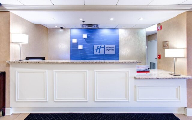 Holiday Inn Express Indianapolis Airport by IHG