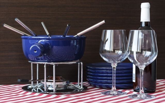 The Bulldog Hotel Silver Star