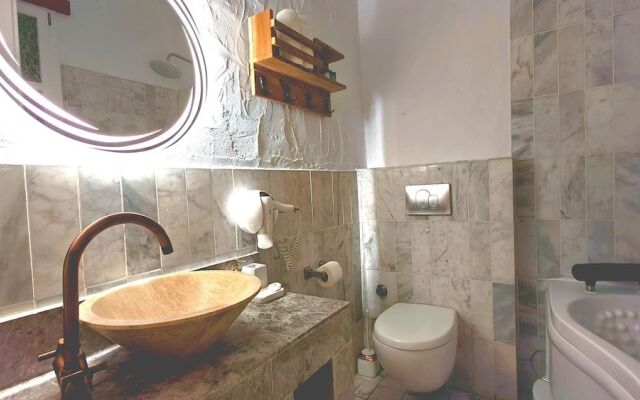 Banana Alaçatı Food & Stay - Adults Only