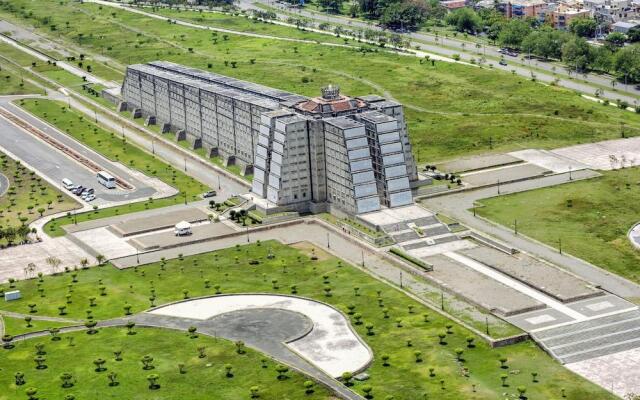 Golden House Hotel & Restaurant