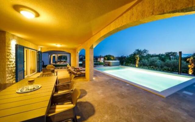 Luxury Villa Loma 2