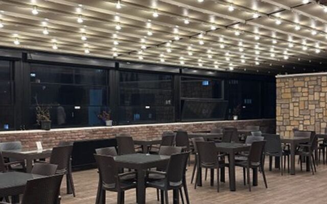 Grand Deluxe Hotel