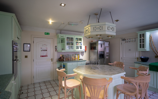 OYO Oakcroft Guest House Manchester Airport