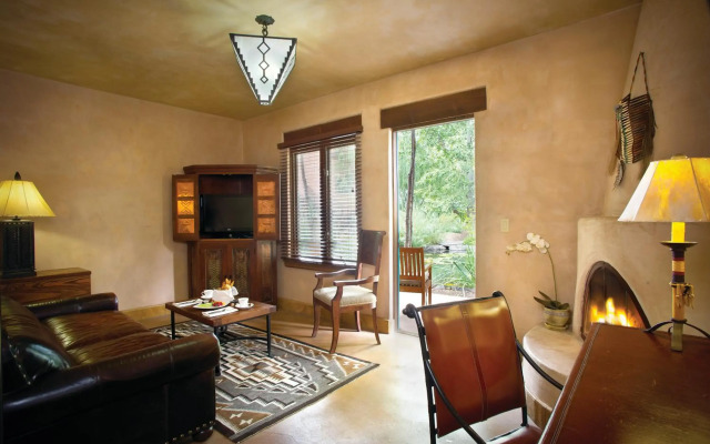 El Monte Sagrado Living Resort & Spa
