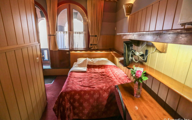 Nadia Hotel