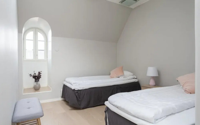 2ndhomes Kluuvi 2BR penthouse with balcony and sauna