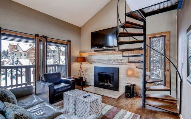 Four O'Clock Lodge by RedAwning
