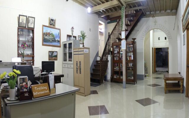 Mr. Charles Hotel