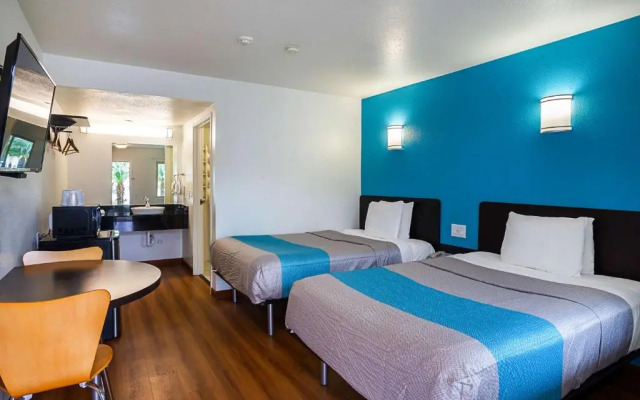 Motel 6 Ventura, CA - Downtown