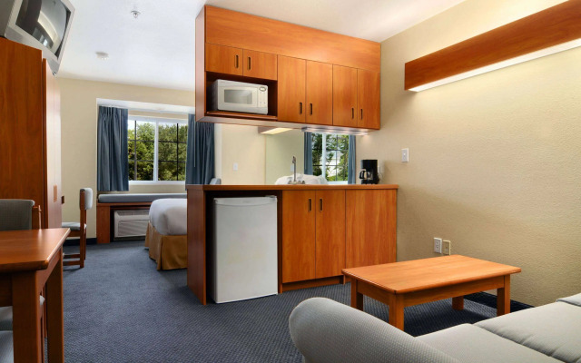 Microtel Inn & Suites by Wyndham Huntsville