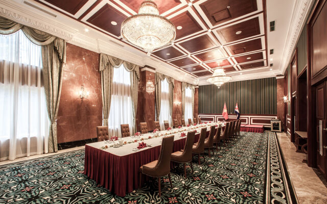 Army Hotel