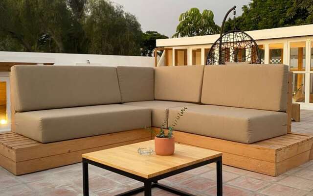 w Villa With Rooftop Terrace in Barranco