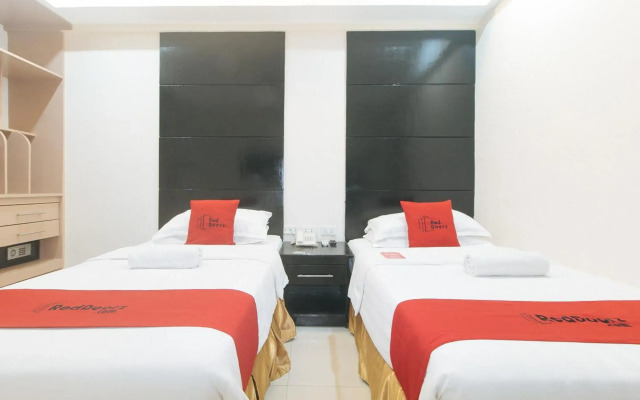 RedDoorz @ Grand Apartelle Hernan Cortes Cebu