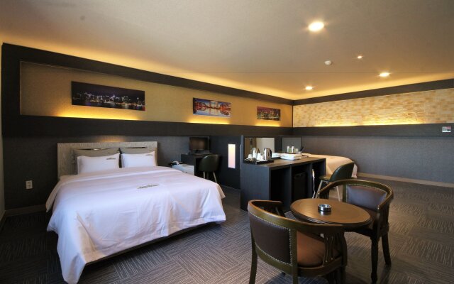 GoldenRoot Hotel in Gimhae