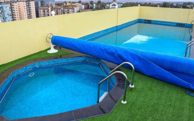 Luxury 4 Bedroom with a Rooftop Pool