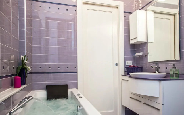 Ferdinando Arthouse Oversized Modern Apartment