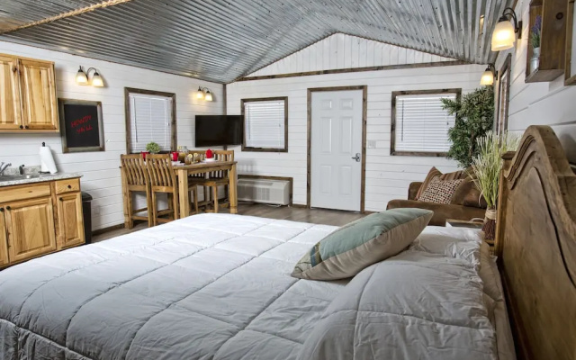 Stateline Cabins & RV