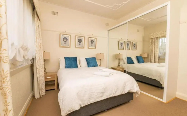 Hillside Cottage │ Comfy, Spacious, Walk to CBD & Stannies – Guest Rooms – Bathurst