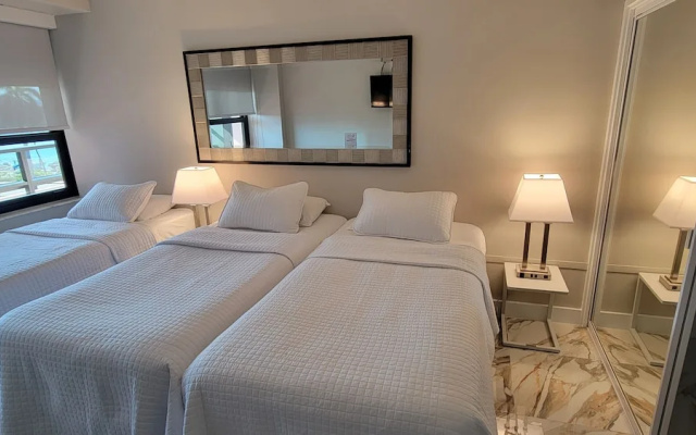 Alexander 521 3 Bedroom Apts by RedAwning