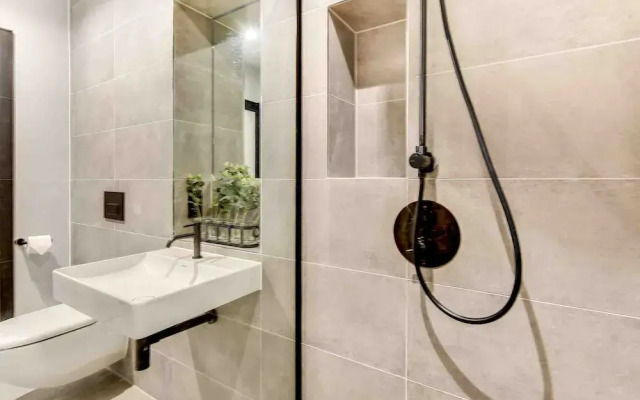 Host Stay Rox Studio