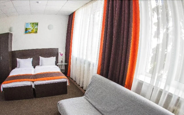 Viktoria - Zuro Hotel