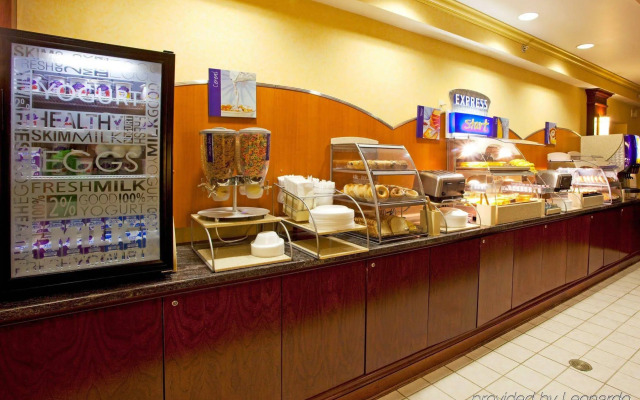 Holiday Inn Express Hotel & Suites Buffalo-Airport by IHG