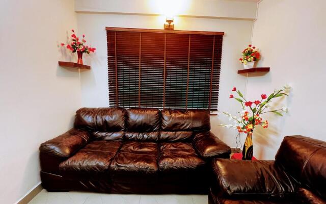 Delightful 2BHK with private veranda in the city.