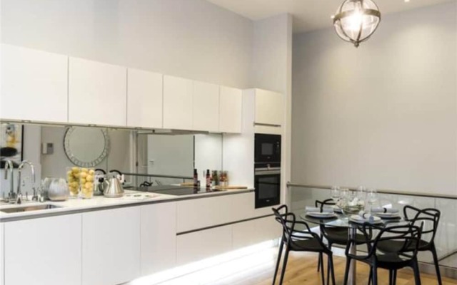 Kensington Court by Lime Street