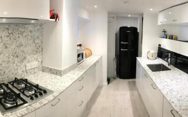 Lyme View Apartment