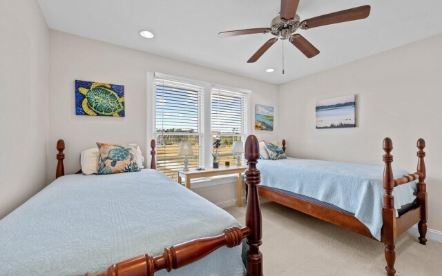 Downeast Retreat 4 Bedroom Home by RedAwning