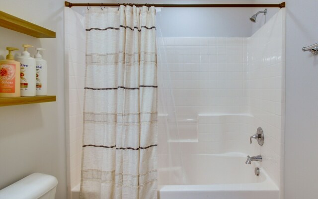 Lynchburg Rental w/ Deck: Near Downtown!