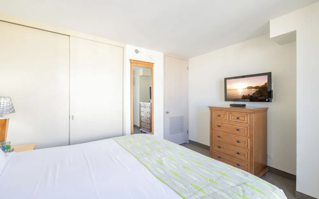 Waikiki Sunset Close to Beach with Parking