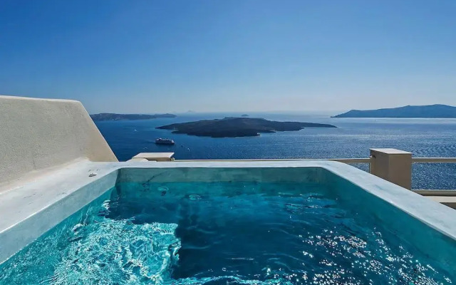 Lava Suites and Lounge