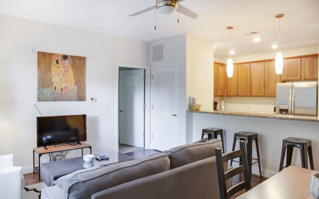 Plaza Midwood 1 and 2 BR Apts with Parking by Frontdesk