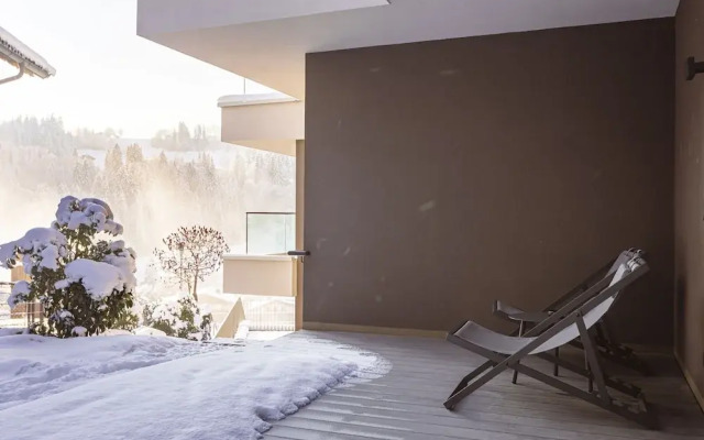 Spacious Apartment With Terrace