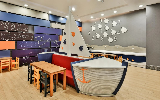 Saturn Palace Resort