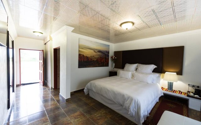 Fullmoon Paradise Lodge