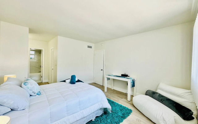 Waterfront 1BR Parking Walk to the Beach