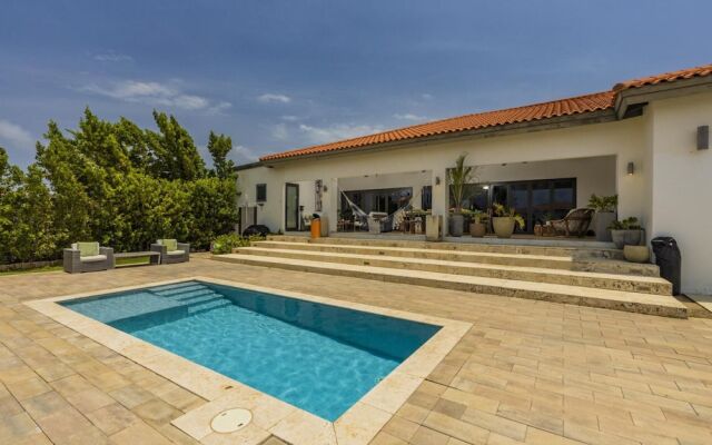 Villa Sophie Privatepool 5 Minutes From the Beach