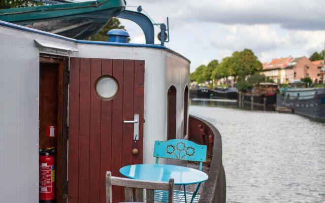 B3 Bed & Breakfast Boat