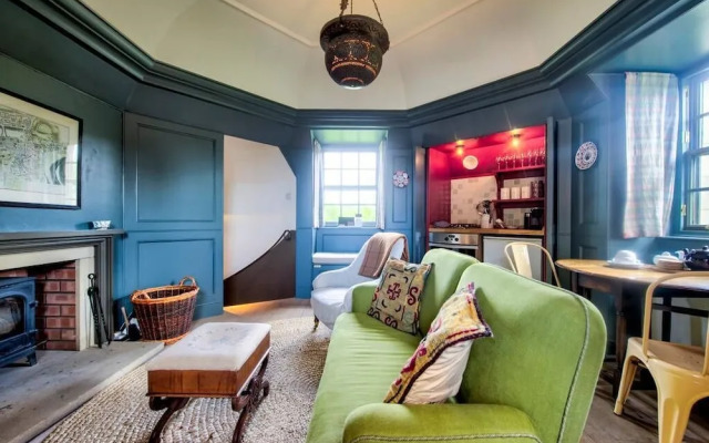 Rockhouse: Historic Gem - Photographer's Studio