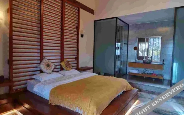 Jianshui Yanqitang Private Courtyard Inn (Jianshui Ancient City Small Train Store)