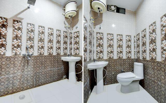 OYO 77293 Hotel Romsan