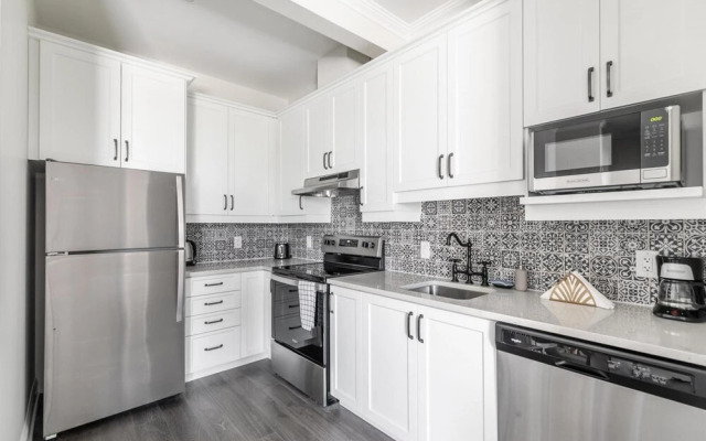 Rideau King 1Br Apartment Free Parking 2