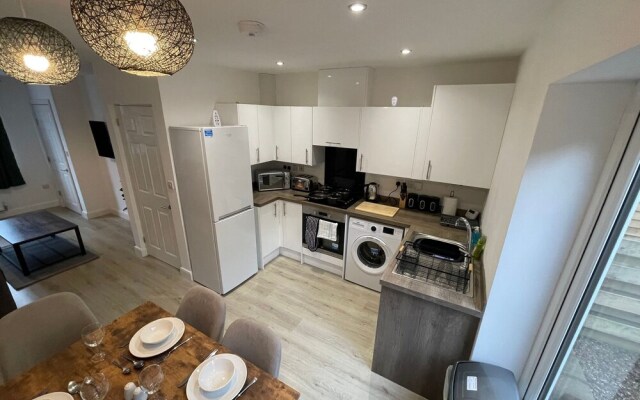 3 Bedroom New House with WiFi
