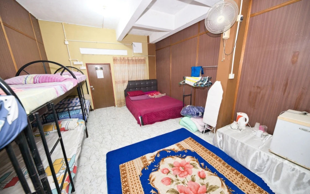 OYO 90915 Ilham Villa