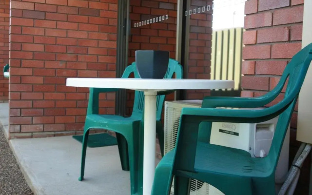 The Plains Motor Inn