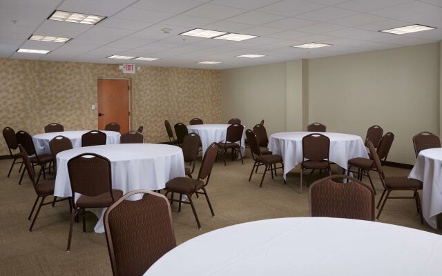 Hampton Inn & Suites Canton